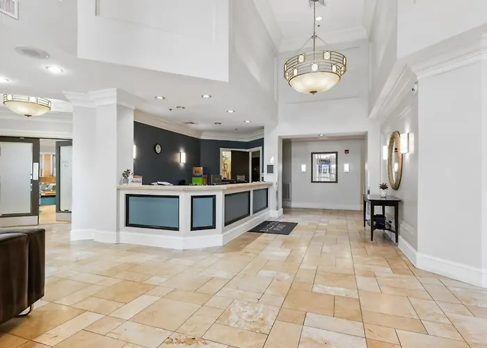 2Br Executive City Suite With Gym & Pool