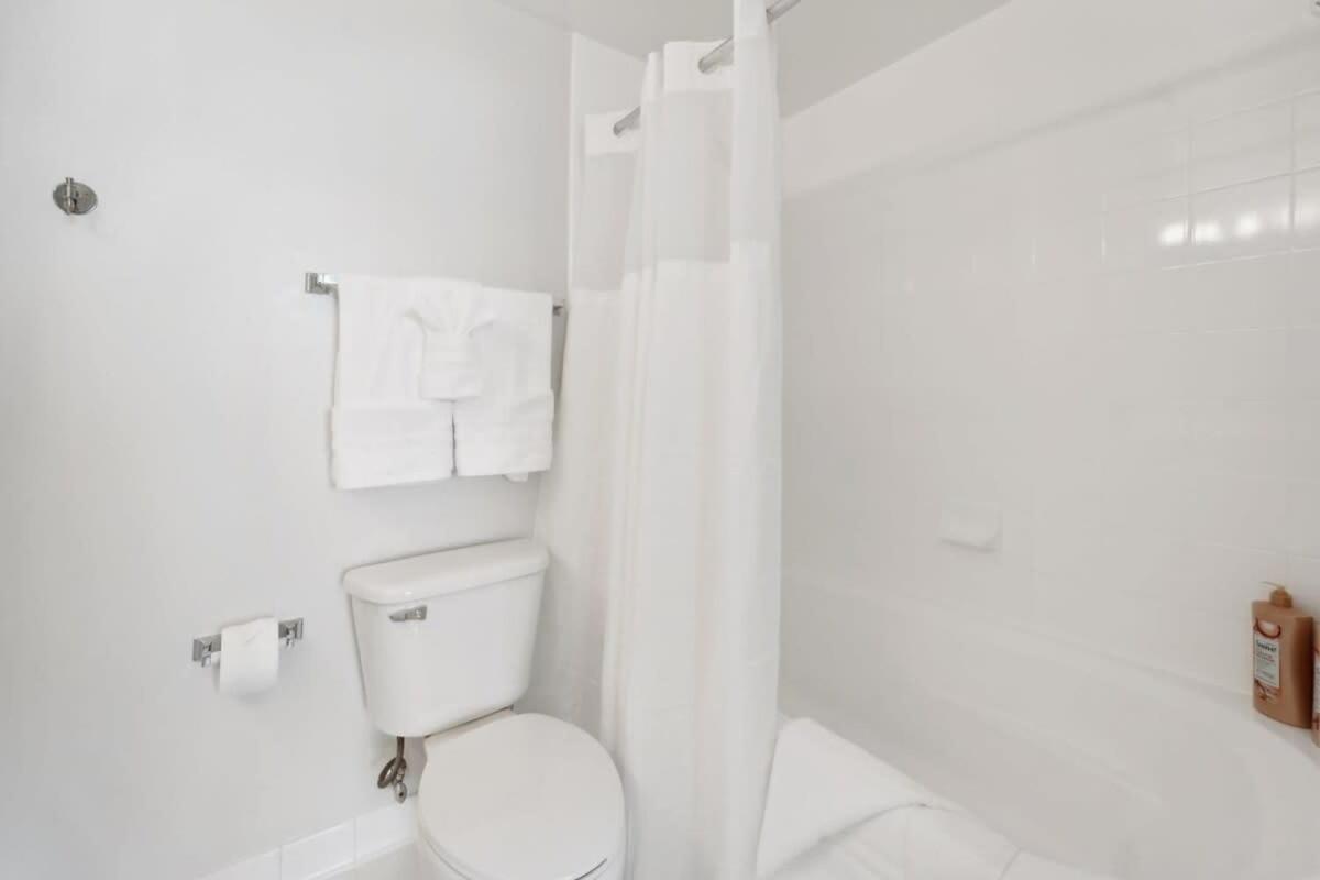 2br Executive With Gym & Pool Arlington