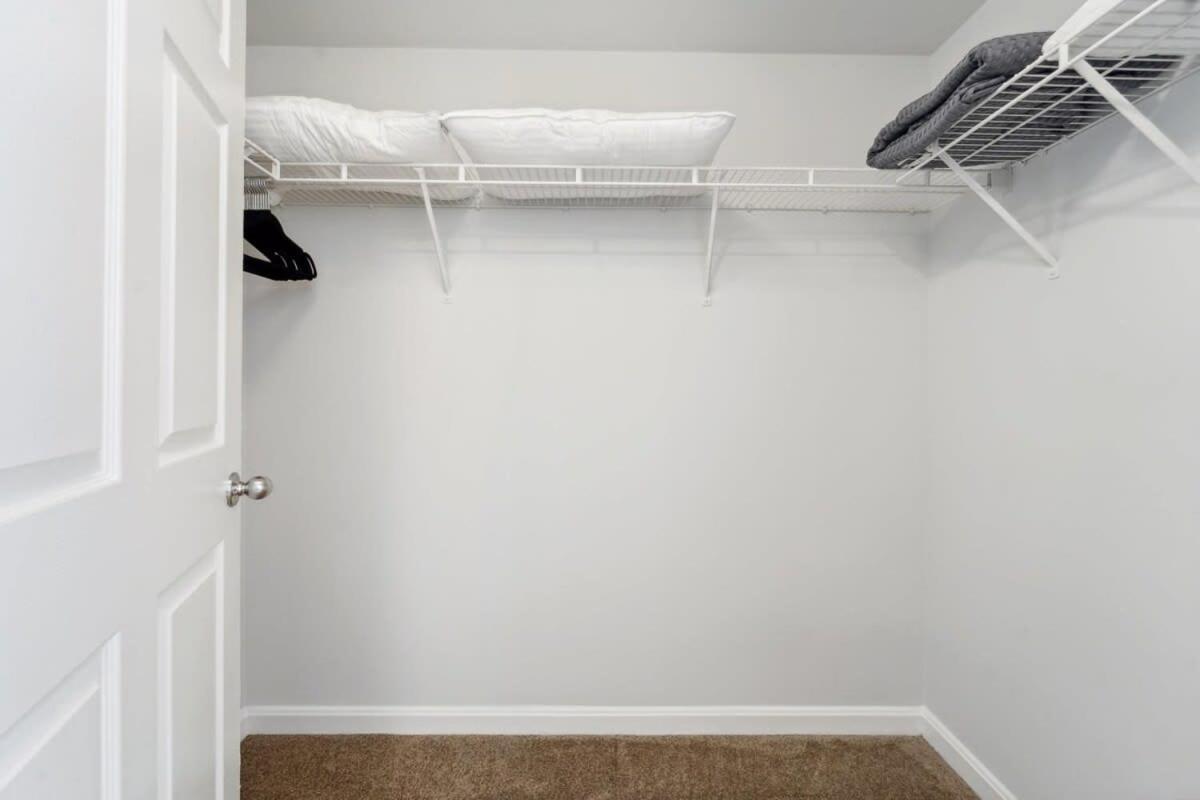 2br Executive With Gym & Pool Arlington