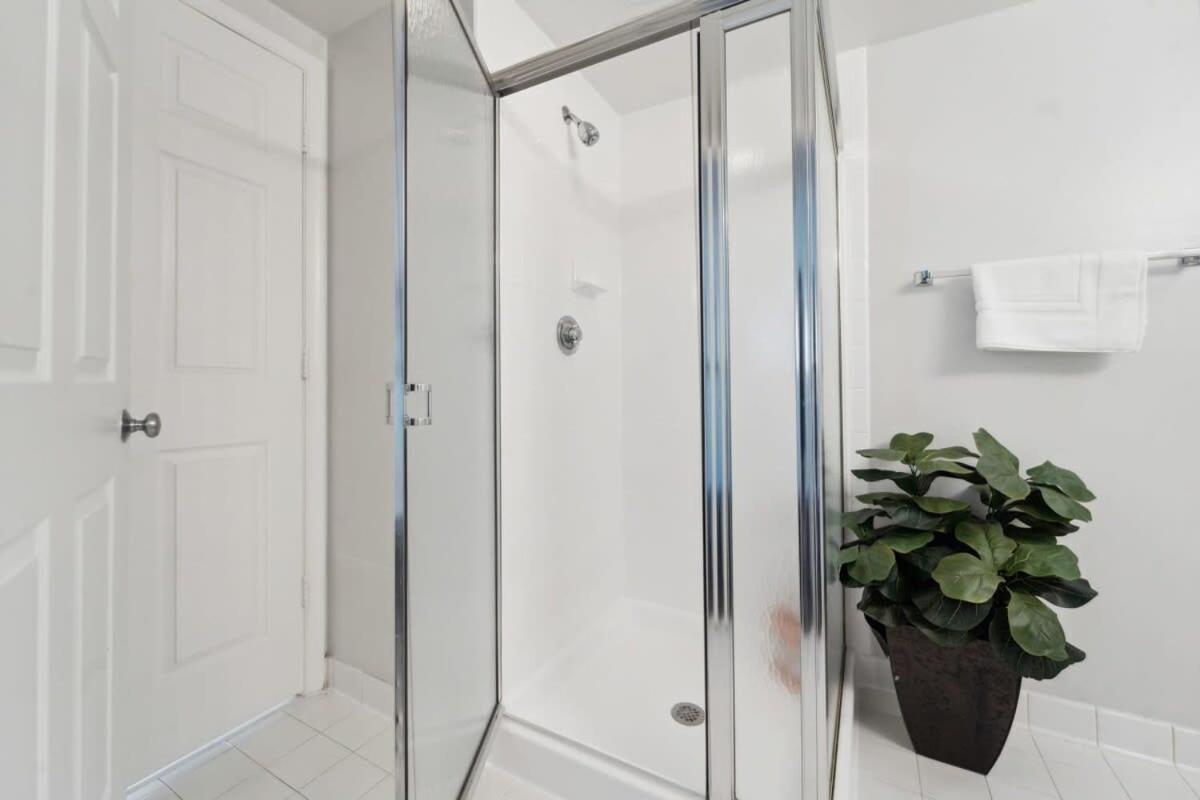 2br Executive With Gym & Pool Apartment Arlington
