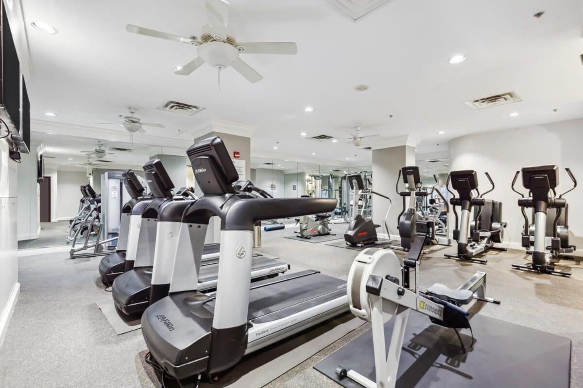 2br Executive With Gym & Pool Arlington