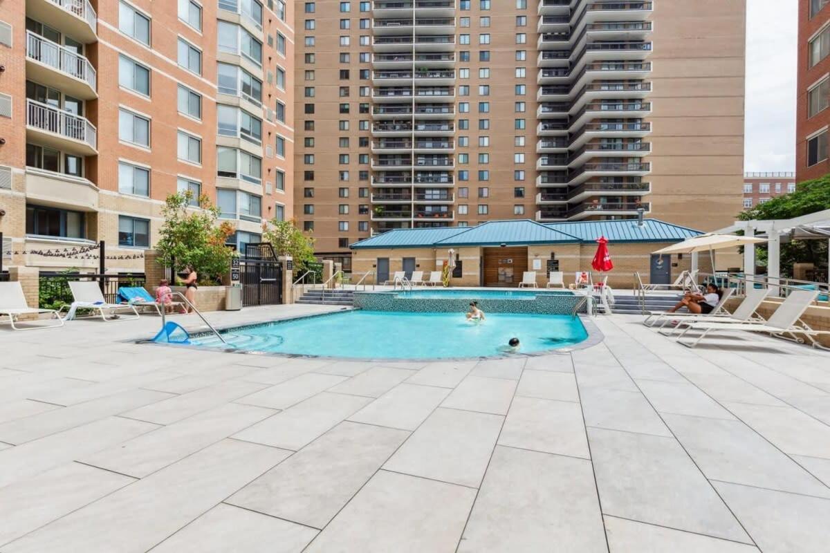 2br Executive With Gym & Pool Arlington