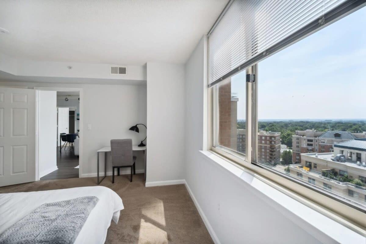 2br Executive With Gym & Pool Arlington
