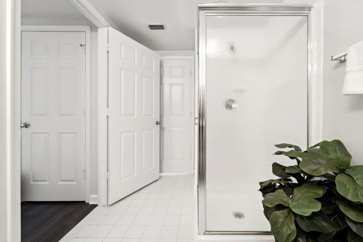 2br Executive With Gym & Pool Apartment Arlington