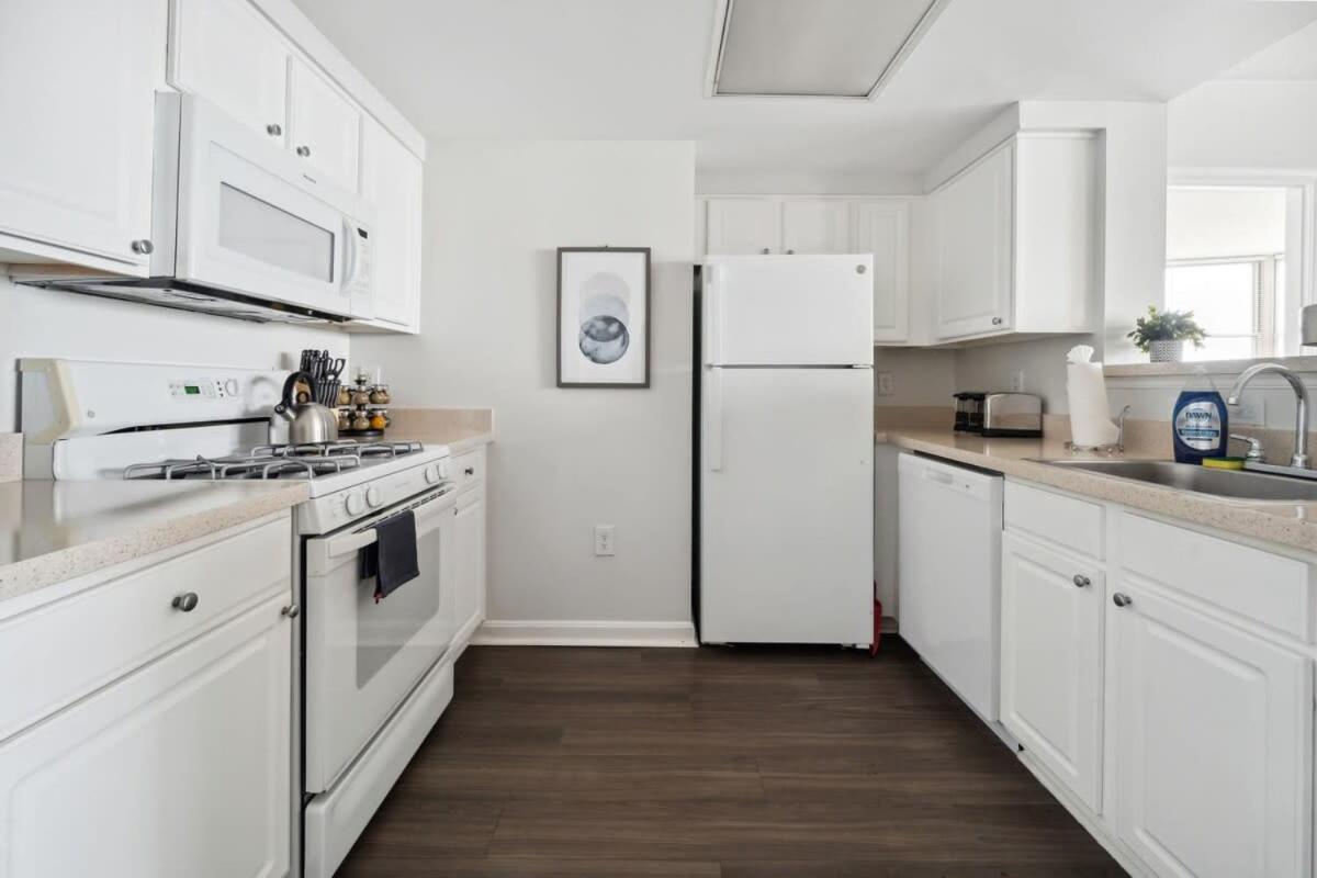 2br Executive With Gym & Pool Apartment